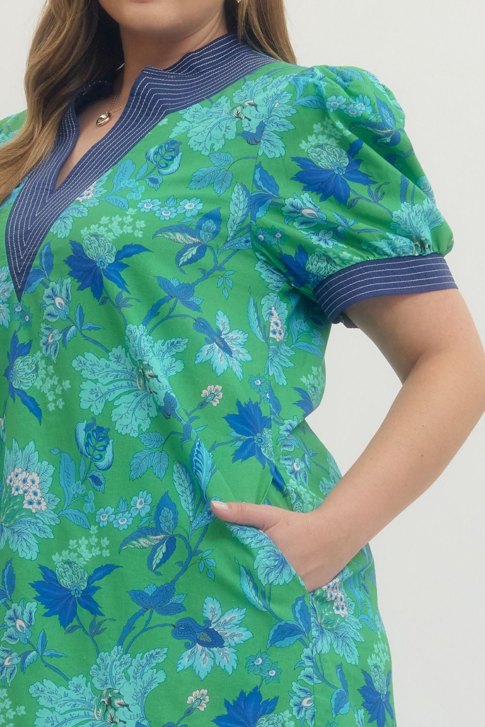 CONDADO-ENTRO-D27948P-Vestido Corto Floral Plus