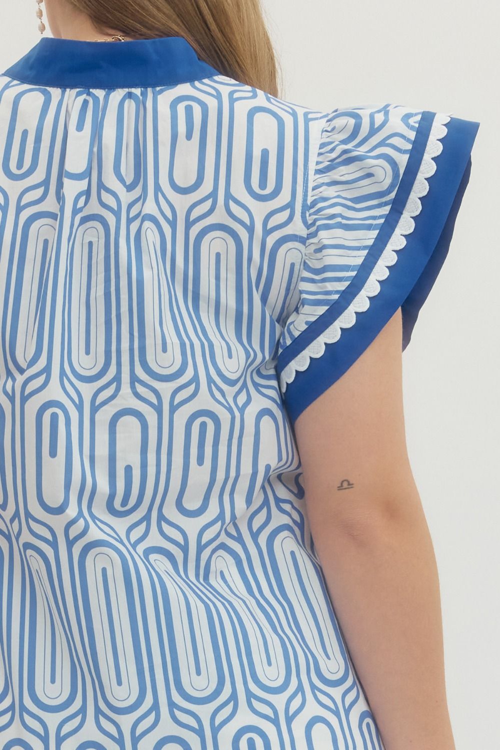 CONDADO-ENTRO-T29444P-Blusa Estampada Manga Volante Plus