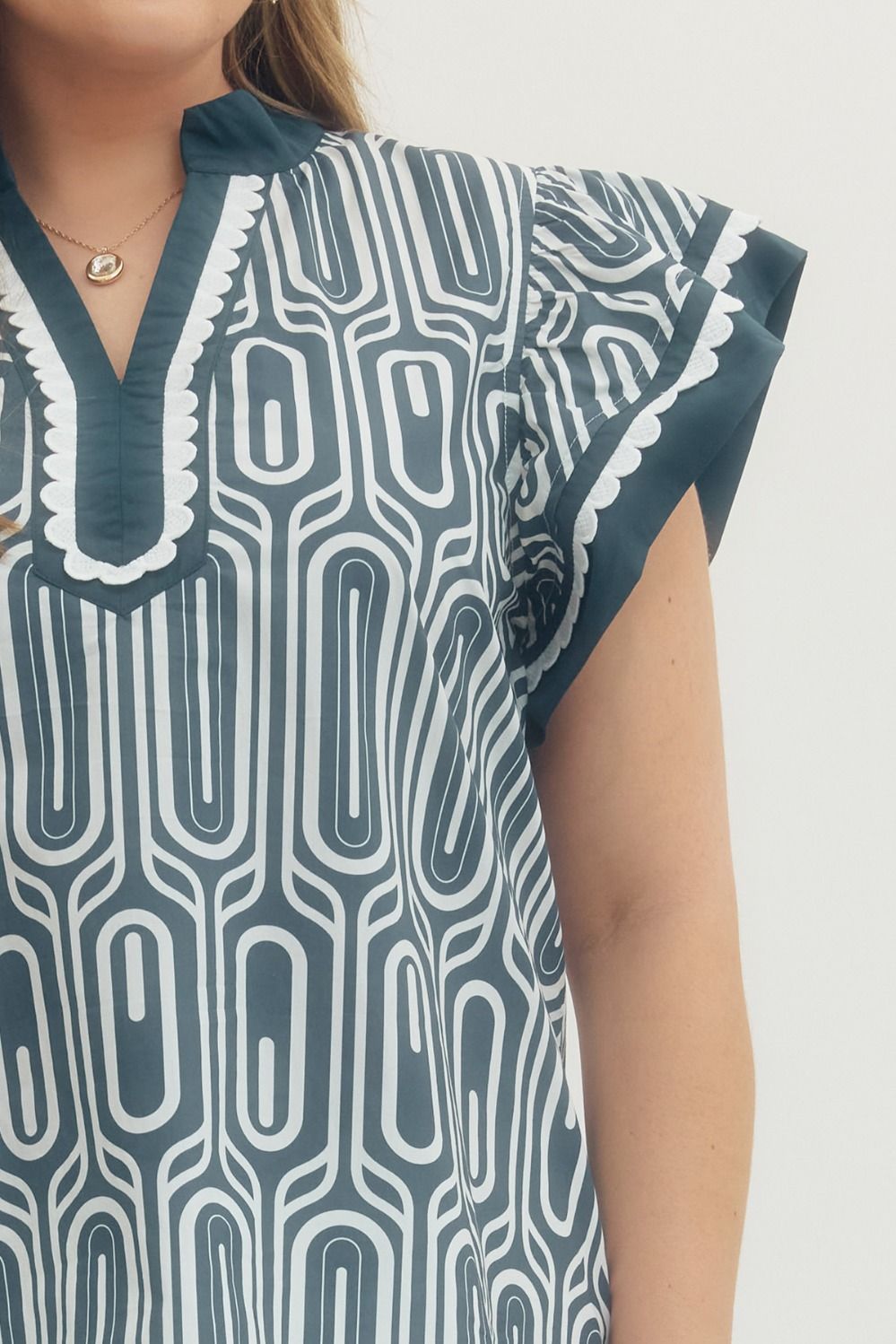 CONDADO-ENTRO-T29444P-Blusa Estampada Manga Volante Plus