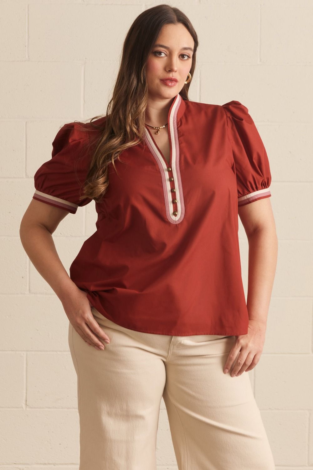 CONDADO-ENTRO-T32886P-Blusa Botones Manga Abullonada Plus