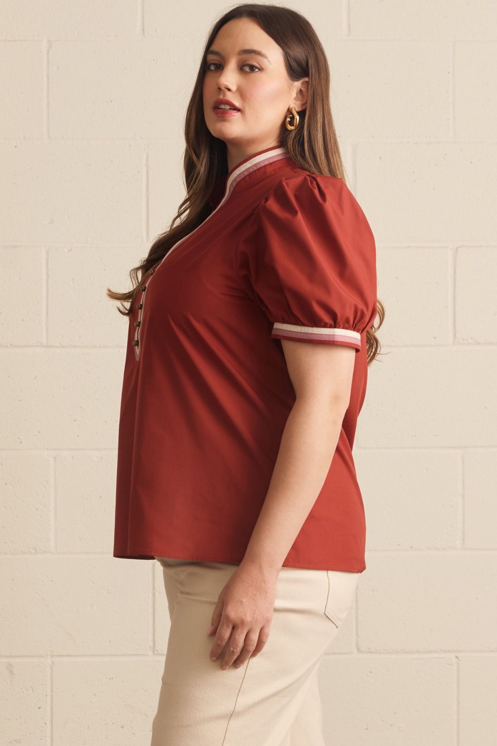 CONDADO-ENTRO-T32886P-Blusa Botones Manga Abullonada Plus
