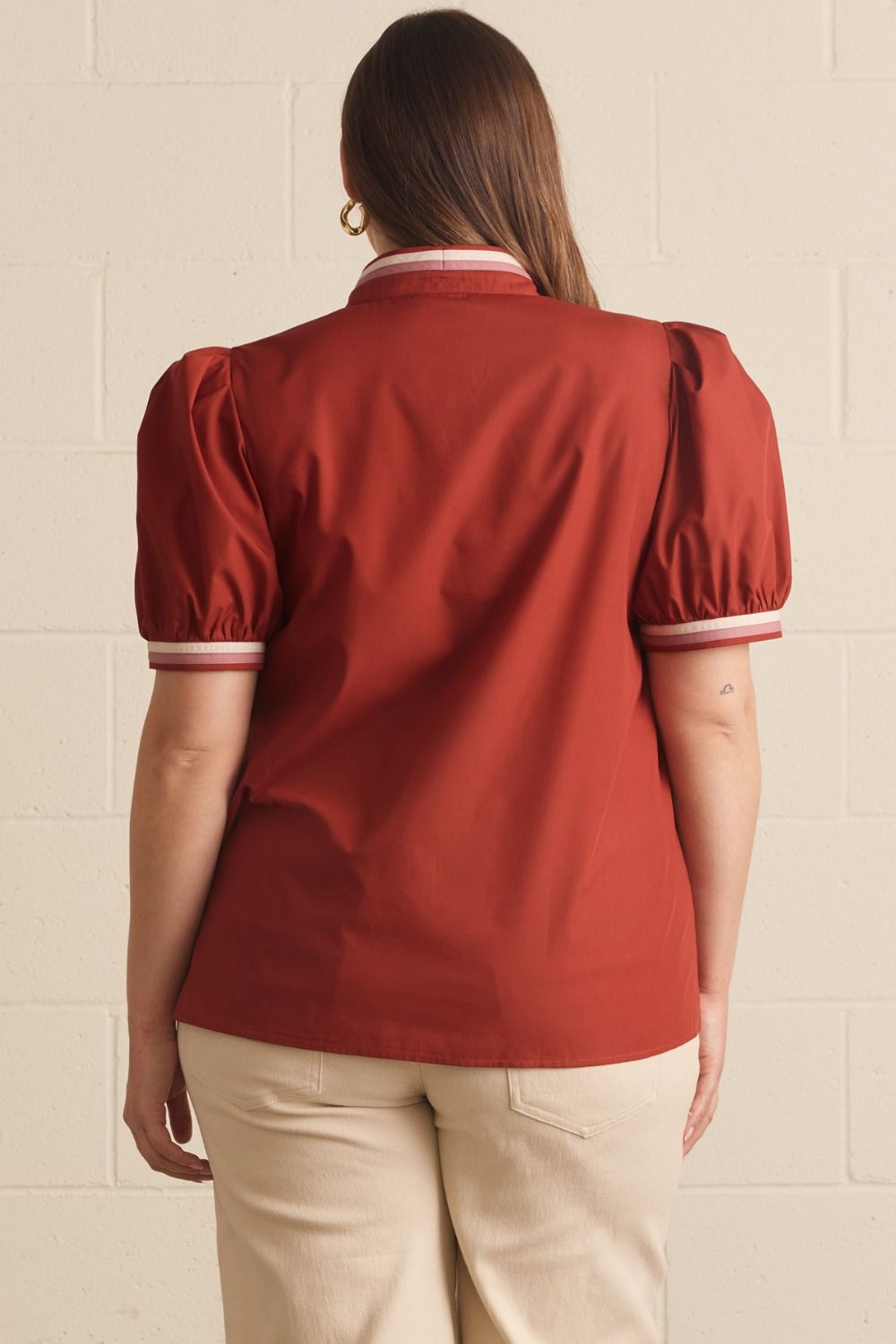 CONDADO-ENTRO-T32886P-Blusa Botones Manga Abullonada Plus