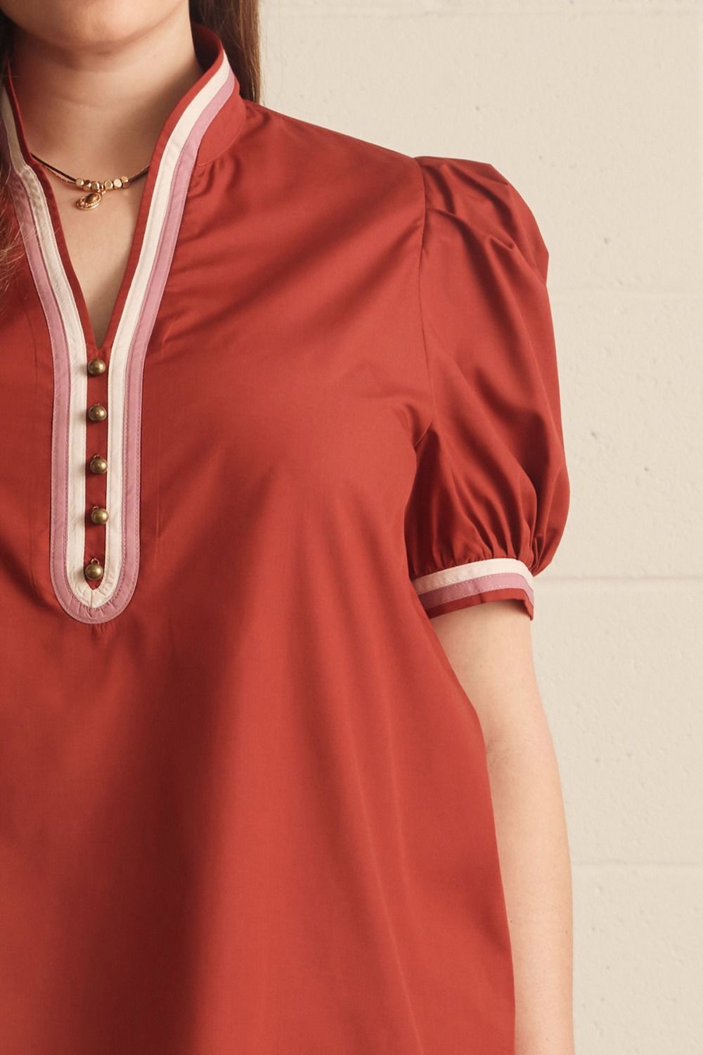 CONDADO-ENTRO-T32886P-Blusa Botones Manga Abullonada Plus