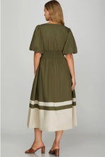 Cargar imagen en el visor de la galería, VESTIDO SHELSY VERDE OLIVA