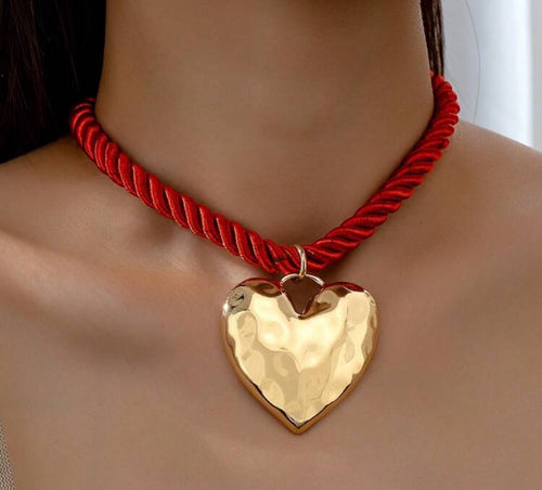 COLLAR ROJO CORAZON DORADO
