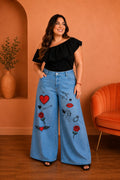 Pantalón Palazzo Plus Size de Mezclilla Bordado Corazones y Rosas/Jeans Ancho para Mujer Curvy en Panamá